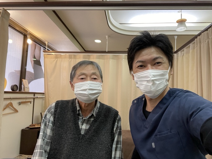 ご来院いただいたお客様と院長